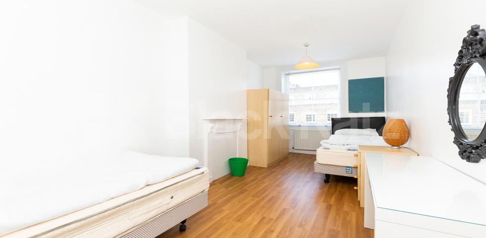 			MINS TO UCL, SOAS & LSE, 4 Bedroom, 1 bath, 1 reception Flat			 Bedford Place, BLOOMSBURY